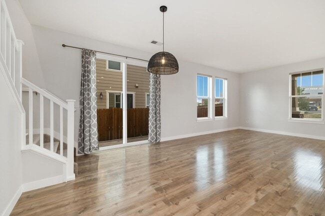 Building Photo - Outstanding Townhome W/ Large 3 Bed- 2.5 Bath and 2-Car Garage!