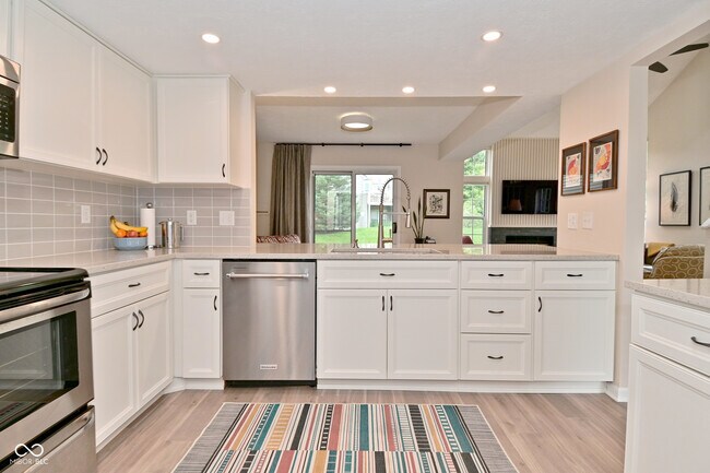 Building Photo - 9477 Aberdare Dr