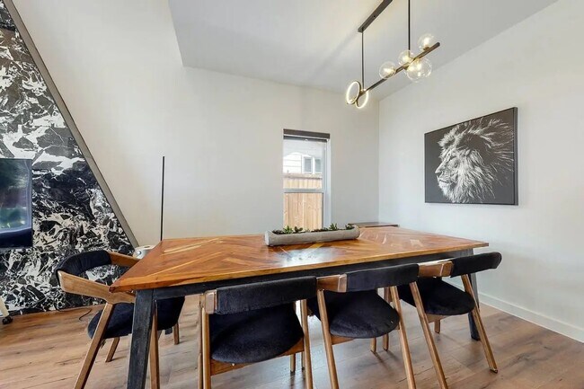 Building Photo - 419 Avenue H