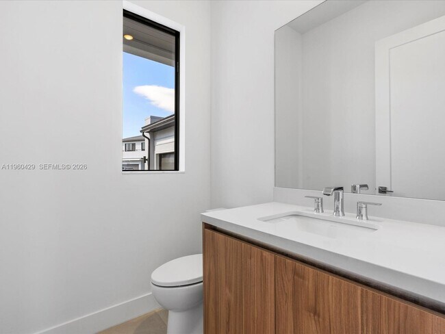 Building Photo - 19701 NE 16th Pl