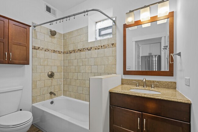 Building Photo - 908 W Grace St