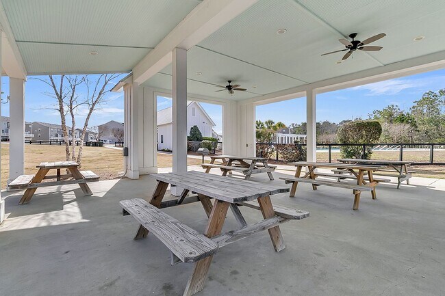 Building Photo - Fully Furnished 3 Bedroom, 2.5 Bathroom Home in Foxbank Plantation