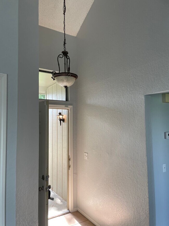 Building Photo - Completely remodeled and ready for move in...