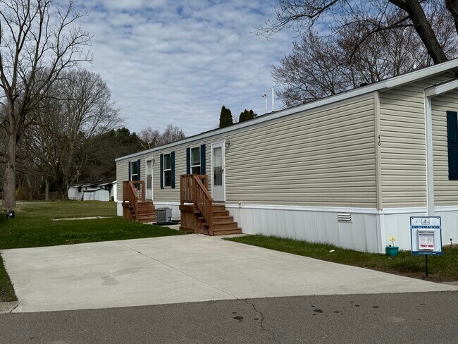 Building Photo - 46 Armstrong Ave