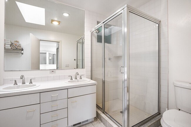 Building Photo - 3Bd/3Ba Seattle House