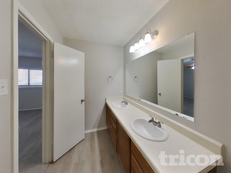 Building Photo - 8011 Talkenhorn