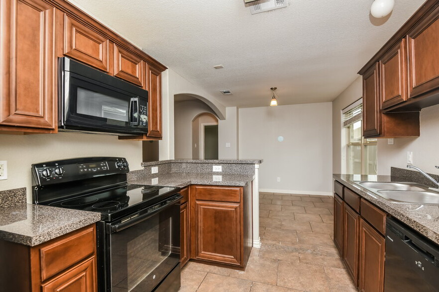 Building Photo - 7612 Hollow Point Dr