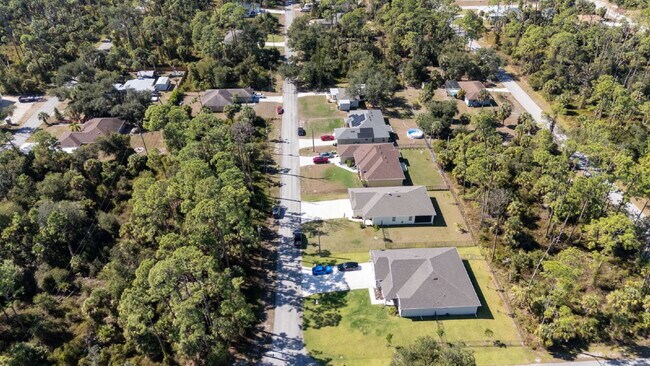 Building Photo - Move in now with zero deposit! This stunni...