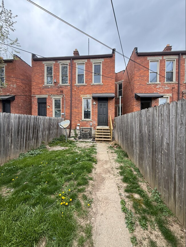Building Photo - 433 Hanford St