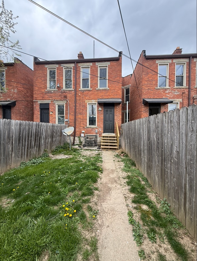 Building Photo - Newly Renovated 3-bedroom, 2.5 bath Townhome in Merion Village with Single-Car Garage