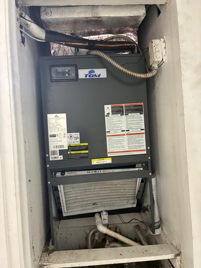 Building Photo - One bedroom unit near Palm Beach Outlets