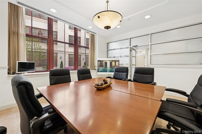 Building Photo - 1 Scarsdale Rd