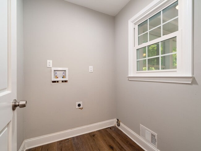 Building Photo - Wonderful Updated Ranch in West Cobb