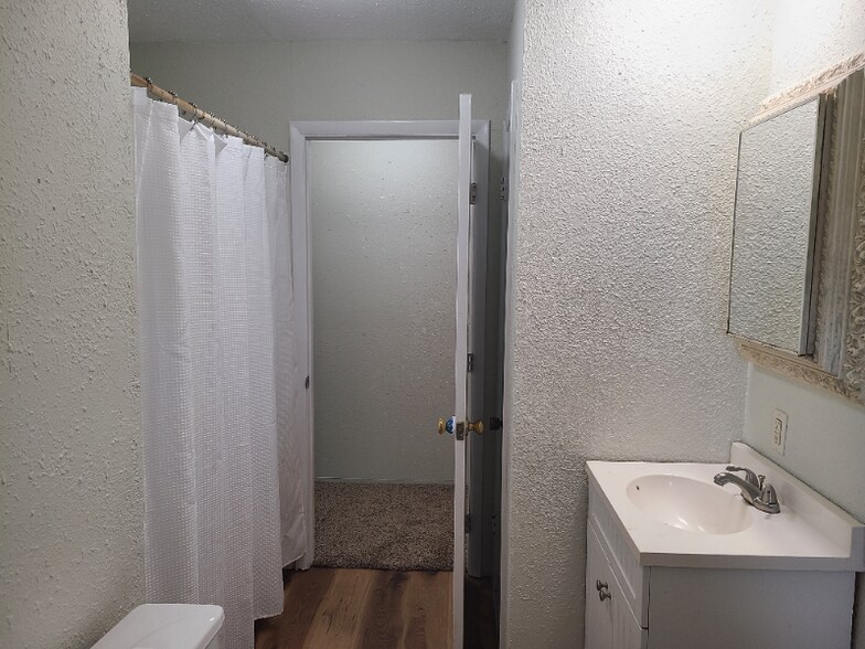 Building Photo - 419 S Javine St