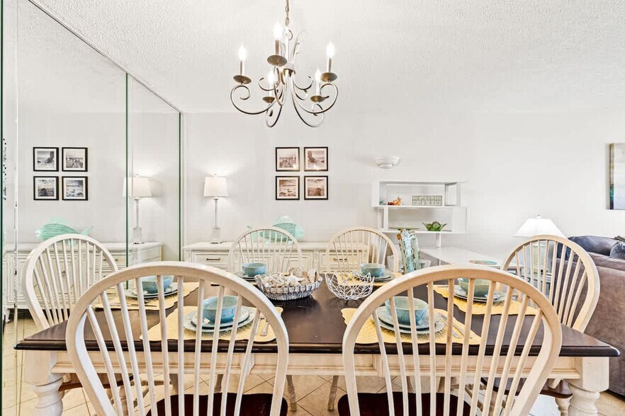 Building Photo - 8815 Thomas Dr