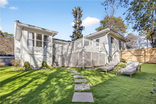 Building Photo - 2226 Melante Dr NE