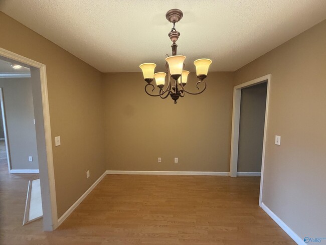 Building Photo - 1524 Forestview Dr SW