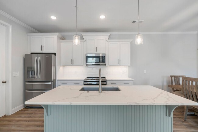 Building Photo - Canterbury Townhome