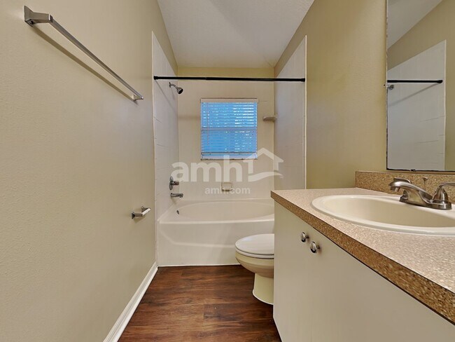 Building Photo - 4735 Roundview Ct