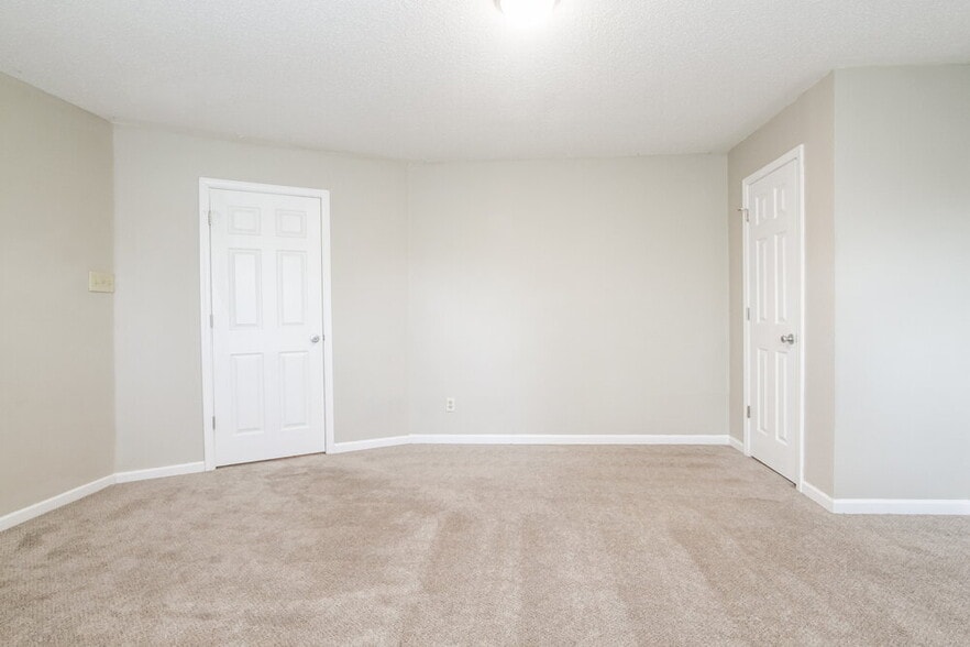 Building Photo - 9047 Bainbridge Dr