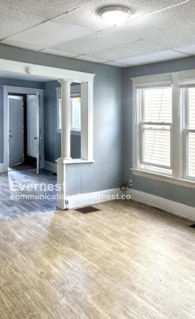 Building Photo - 2213 E 82nd St
