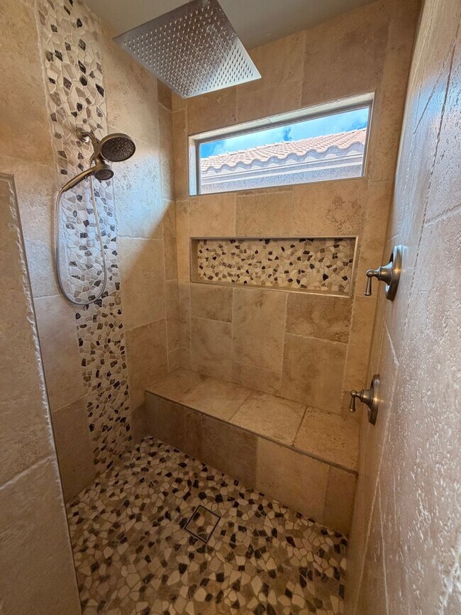 Building Photo - Gorgeous 4Bdm 2.5Ba Anthem Home with a Pool!