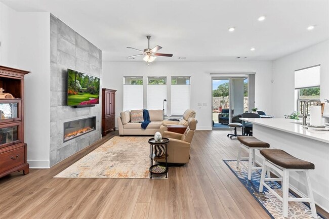 Building Photo - 523 Hallwood Dr