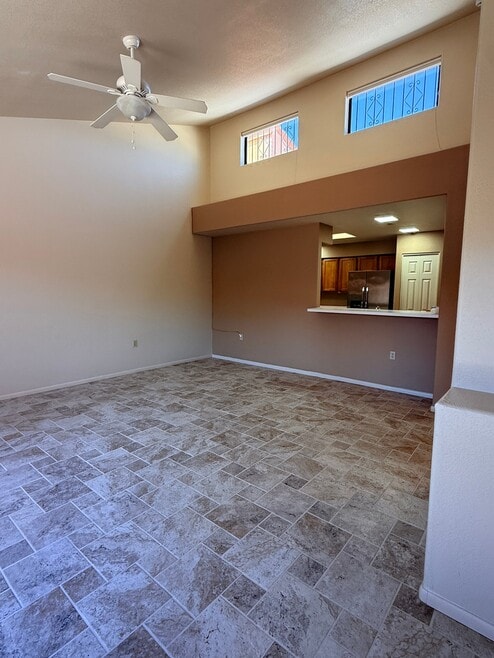 Building Photo - 8631 N Little Oak Ln