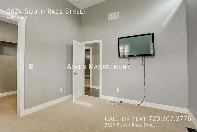 Building Photo - 2624 S Race St