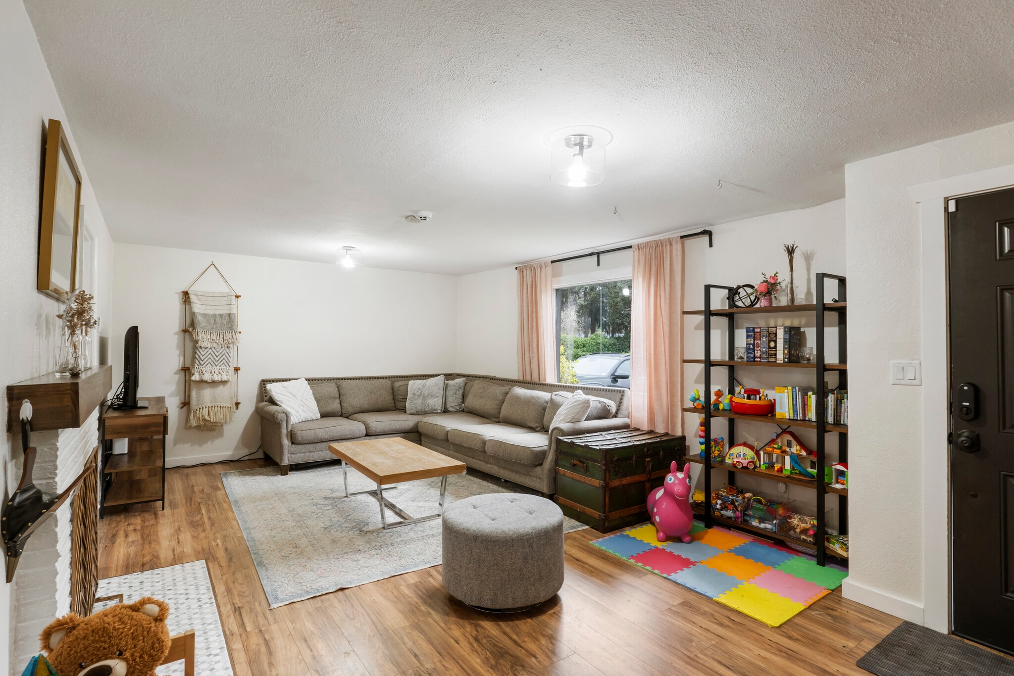 Building Photo - 5824 Hillcrest Dr SW