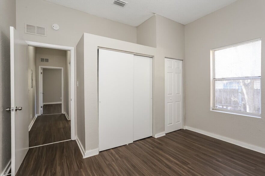 Building Photo - 2839 Spring Park Rd