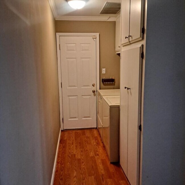 Building Photo - 120 Santa Lucia Dr