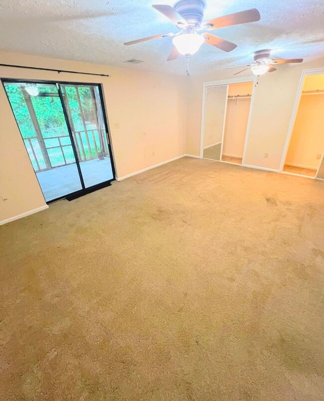 Building Photo - 3 Bedroom Townhome in Forest