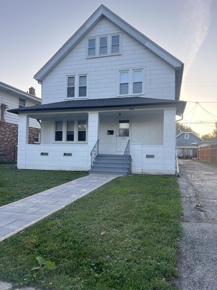Primary Photo - 2033 S 82nd St