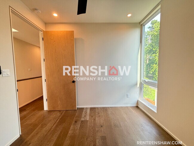 Building Photo - 38 Angelus St