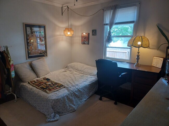 Building Photo - 403 Geneva St