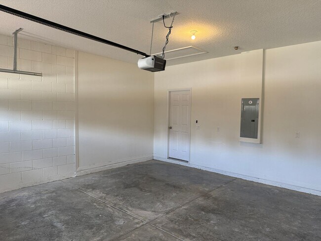 Building Photo - BEAUTIFUL 4 BEDROOMS, 3 BATHS,  SINGLE FAMILY HOME IN HARVEST LANDING IN CLERMONT