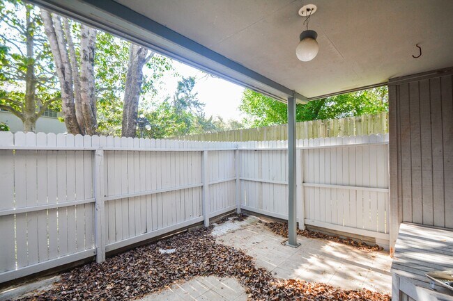 Building Photo - 9700 Leawood Blvd