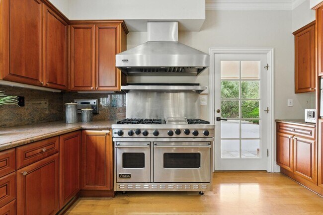 Building Photo - 90 Broadacres Rd