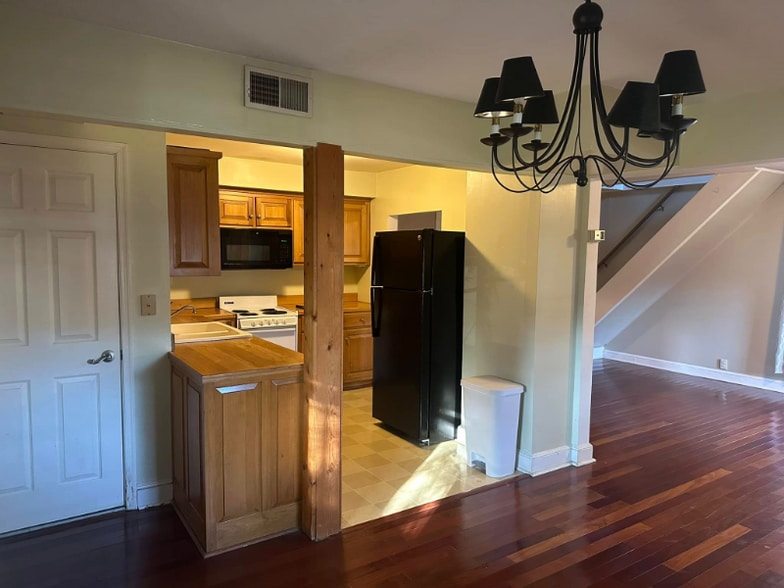 Building Photo - 0000 Avenues