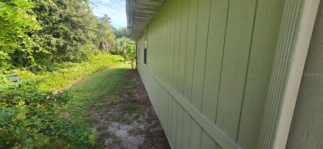 Building Photo - 304 Camillia Ln