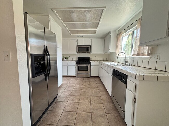 Building Photo - Charming East Lancaster Home