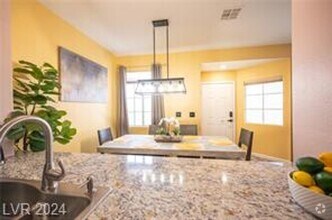 Building Photo - Gorgeous 3 Bedroom Remodeled Near Summerlin