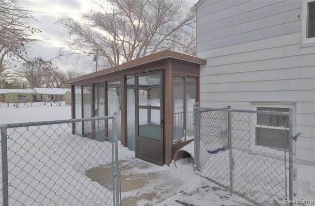 Building Photo - 9249 Whitall Ln