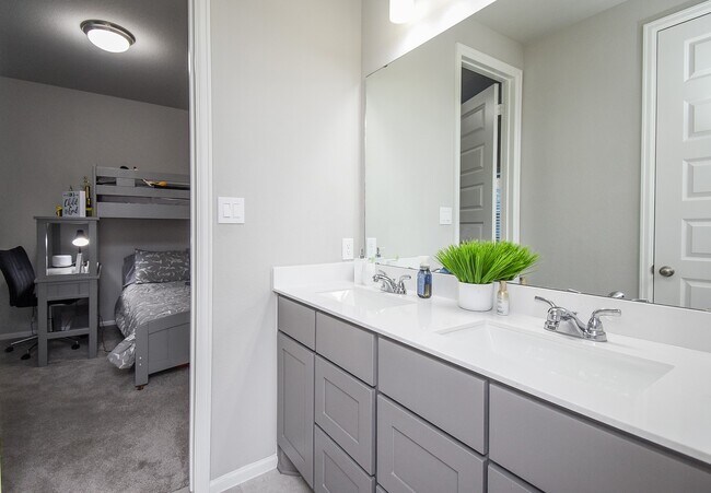 Building Photo - 31443 Splitting Willow Ln