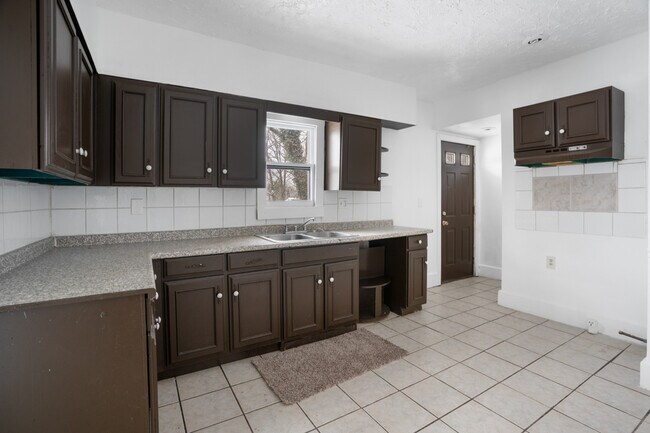 Building Photo - 2229 Cordova Ave