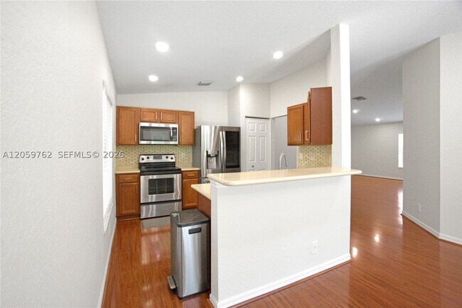 Building Photo - 5603 SE Graham Dr
