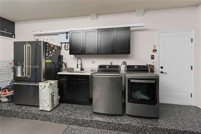 Building Photo - 1530 Lacosta Dr W