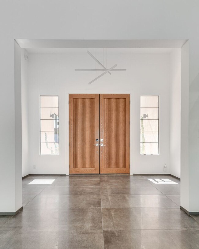 Building Photo - Luxury Summerlin Living in Gated Canyon Cr...