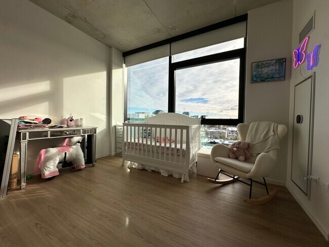 Building Photo - 225 N Elizabeth St